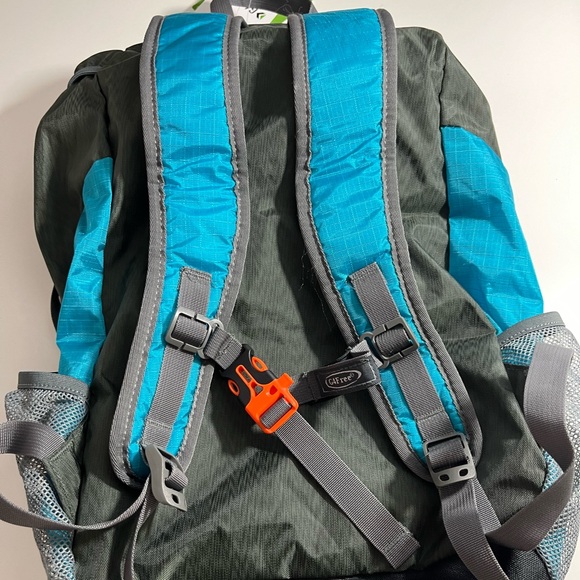 G4Free Unisex Backpack - Picture 2 of 14